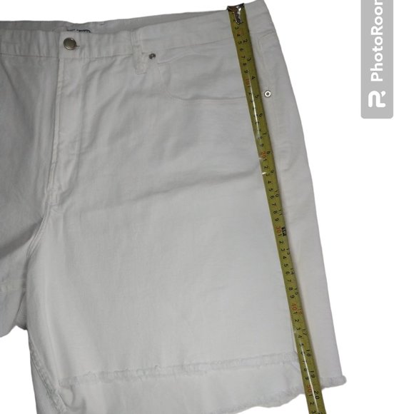 NWOT Good American 90s Icon Bermuda Shorts White raw hem denim US22 - Picture 7 of 14